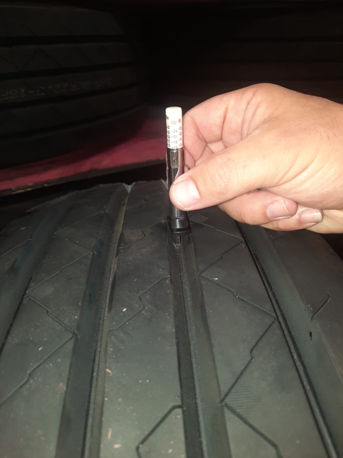 PNEU GOLDEN CROWN 295/80R22.5 18PR 152/149M TL, STANDARD AT196 TBR240712003, MONTADO EM RODA DE AÇO JUNGU / VWTB , OFFSET: 170 MM, BACKSPACE: 284,75 MM, MATERIAL: AÇO, COR: PRATA PINTADA, JG28SW110 - Imagem 2