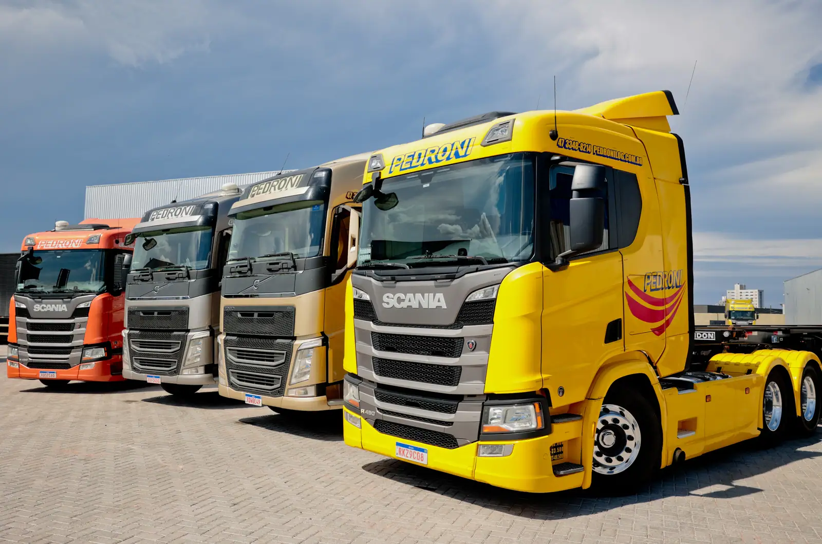 Frota enfileirada — Grupo Pedroni